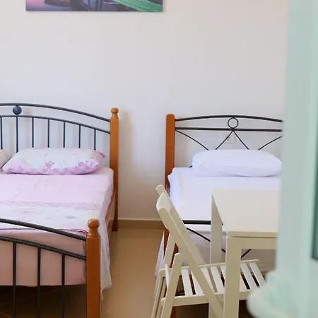 Nee *